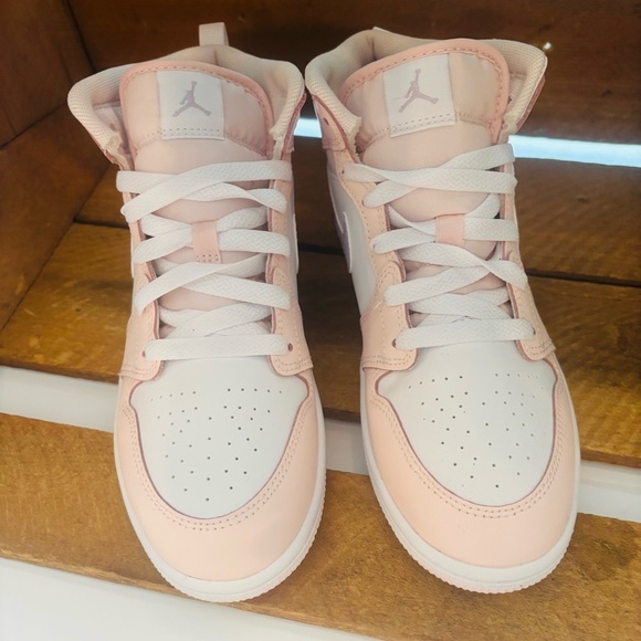 Nike Air Jordan Mid Sneakers in Peach and Lavender 3Y new - Picture 3 of 8